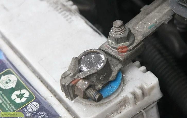 چگونه اتصالات باتری ماشین را تمیز کنیم ؟