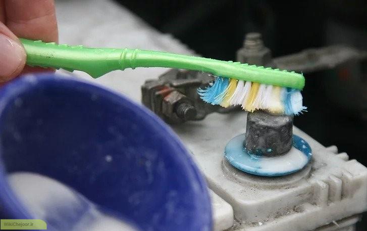 تمیز کردن اتصالات باتری ماشین