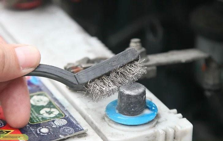 تمیز کردن اتصالات باتری ماشین